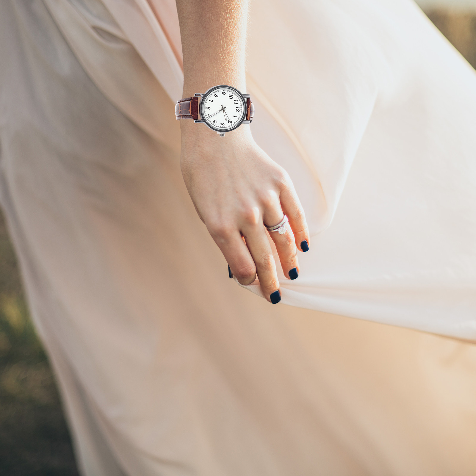Stijlvol, delicaat dames quart - Luxury Watch Shop recensie en prijs
