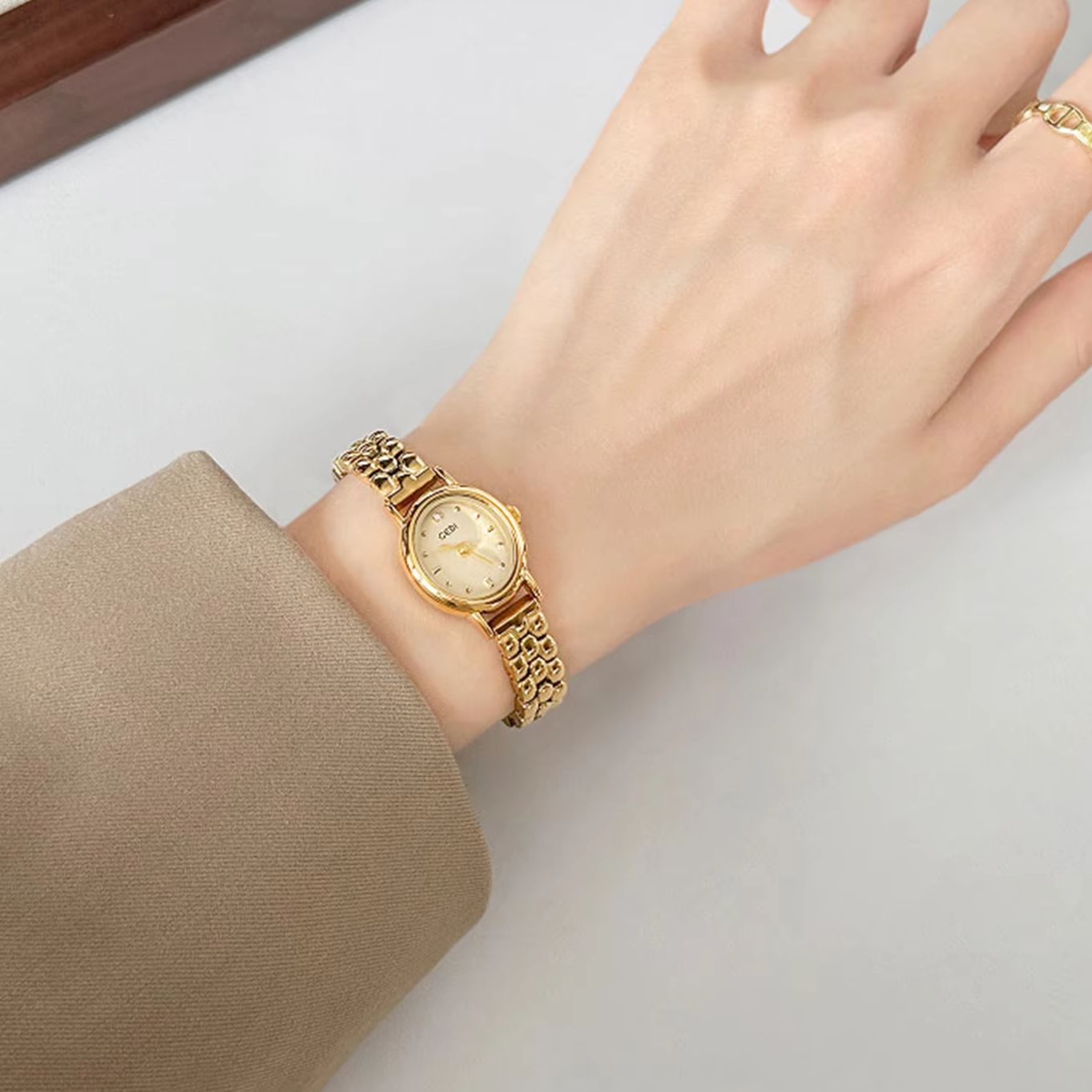 Origineel luxe dameshorloge va - Luxury Watch Index recensie en prijs